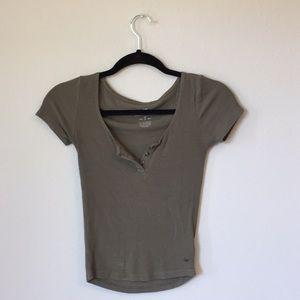 Ribbed scoop neck with buttons